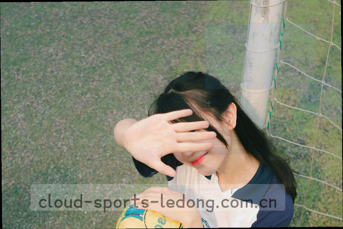 比赛时间轴抽象图，横轴标注换人节点与射门区间光带